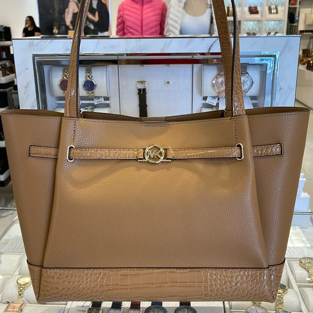 MICHAEL KORS
Reed Large Leather Belted Satchel Shoulder Tote Handbag
Deer NWT - Picture 1 of 16
